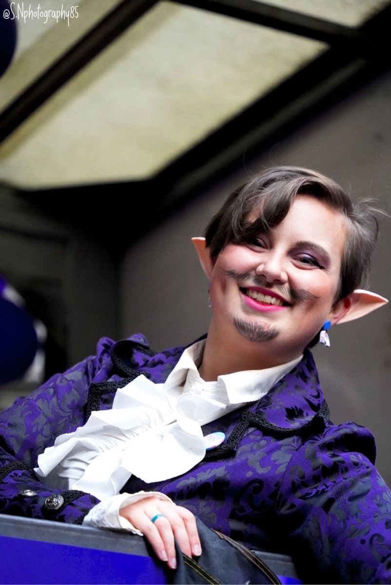 harrihgreen's tweet photo. I love using photos from Pride to see my drag progress 💚 (improved face, same goddamn ruffled shirt) https://t.co/j7geVUceS7