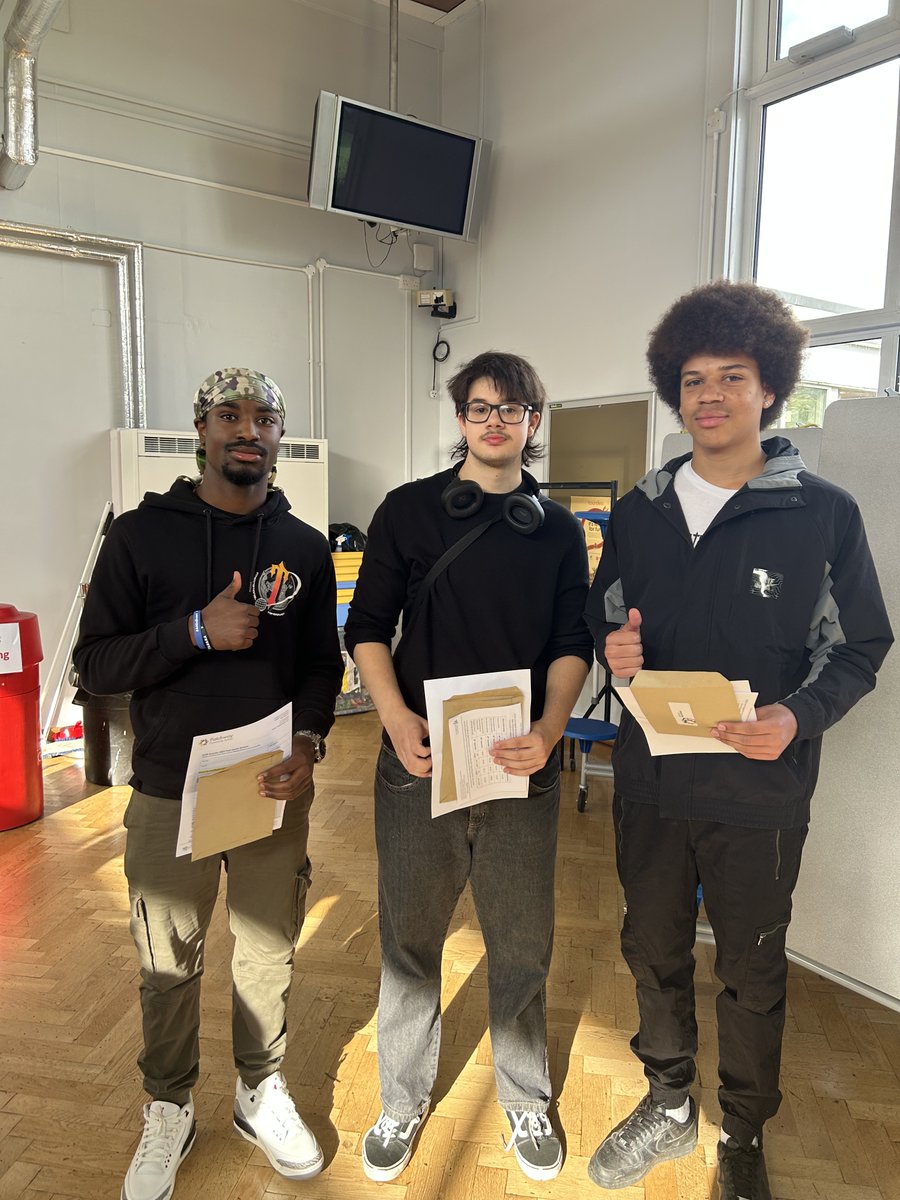 PatchwayC_S's tweet photo. Congratulations to our Y11 students celebrate their GCSE results today! #gcseresultsday2023 https://t.co/dSt5EjD0sm