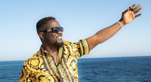 #GlobalSpin 🌍🚨

Sarkodie - #Labadi feat. King Promise (Official Video) 🇬🇭🇬🇭🔥

⏯ youtu.be/LpzUpTwIp10