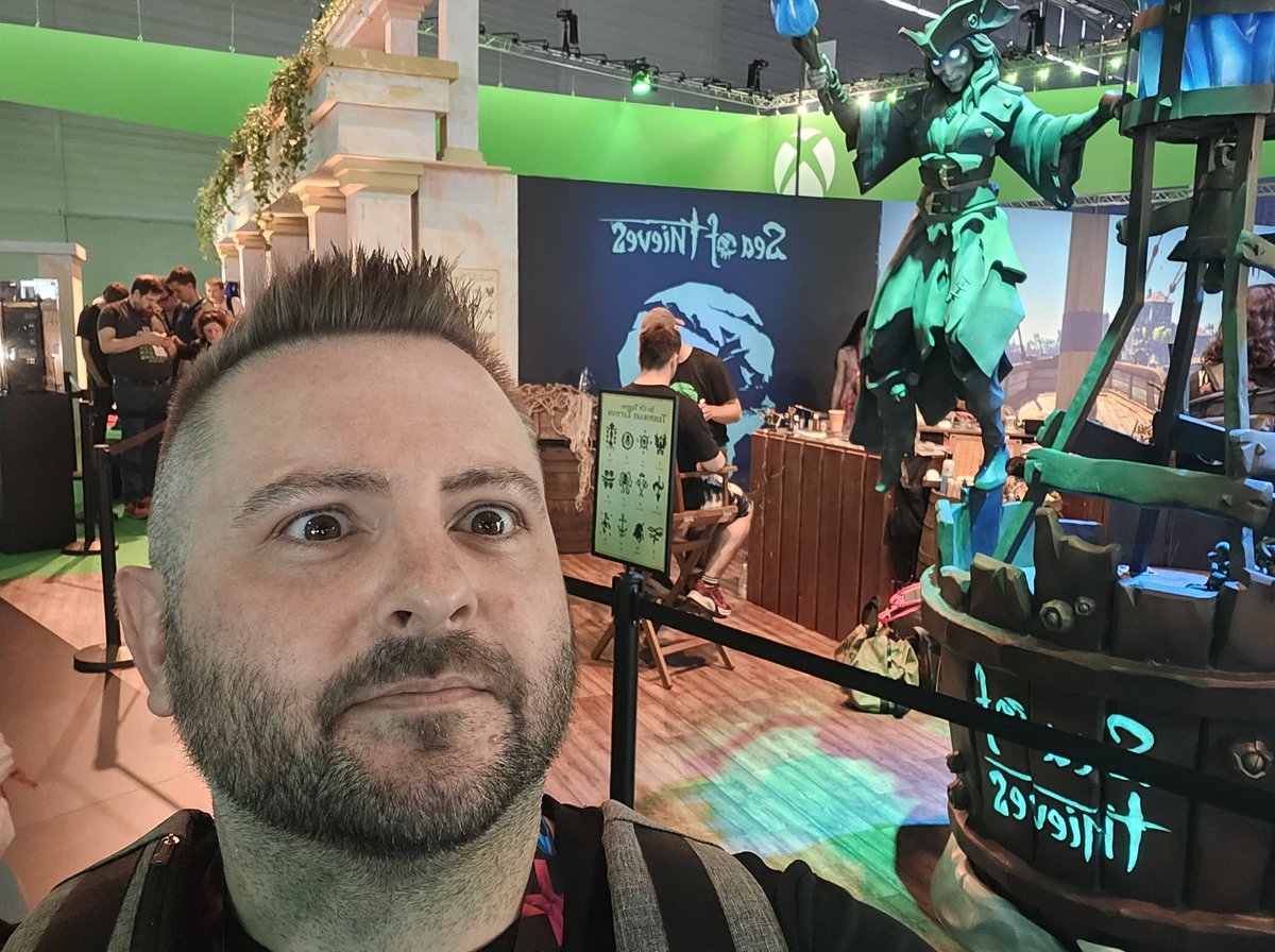 YooKaydw's tweet photo. The first day of @gamescom is a go! If your here the first 5 people to find me will bag you a set of @SeaOfThieves Serpent Lie Sails!
#SeaofThieves #BeMoreGerman https://t.co/cJipg5jBLa