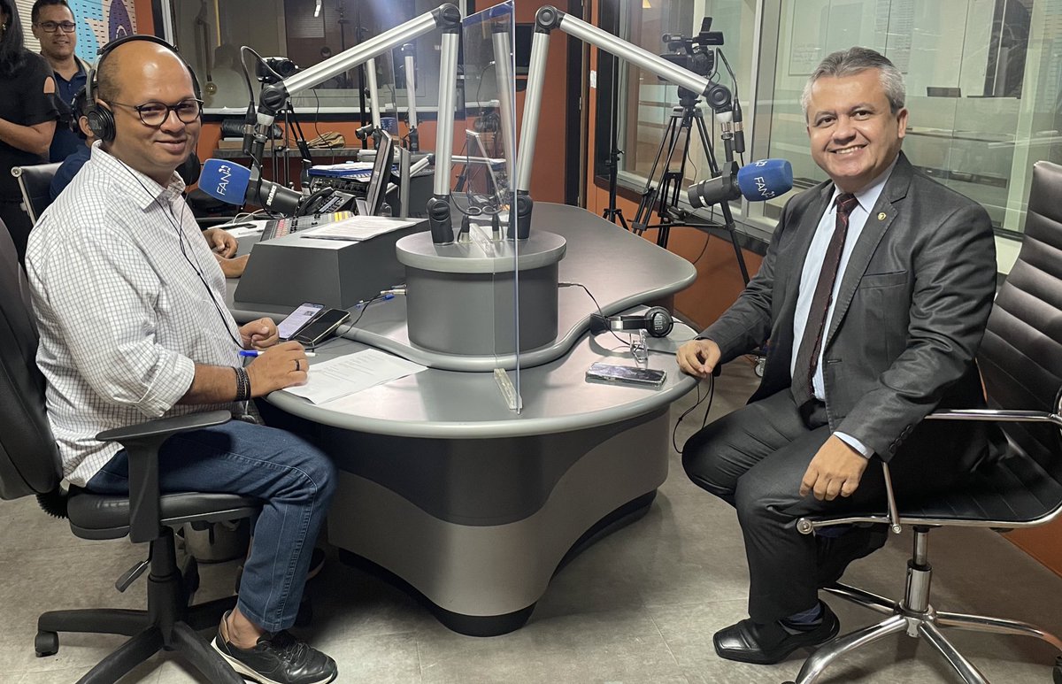 JornaldaFan's tweet photo. Entrevista exclusiva com o novo vereador de Aracaju, Elber Batalha. #JornaldaFan https://t.co/51srkfRqJf