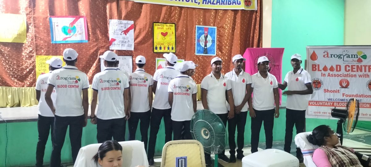 FShonit's tweet photo. #HolyCrossCollege, Hazaribagh has organized a #BloodDonationCamp on 23rd August 2023 in association with #arogyamhospitalbloodcentre powered by @FShonit. 
39 units of blood were collected from the camp.
#donateblood
#savelives https://t.co/CRe4fQfSgP