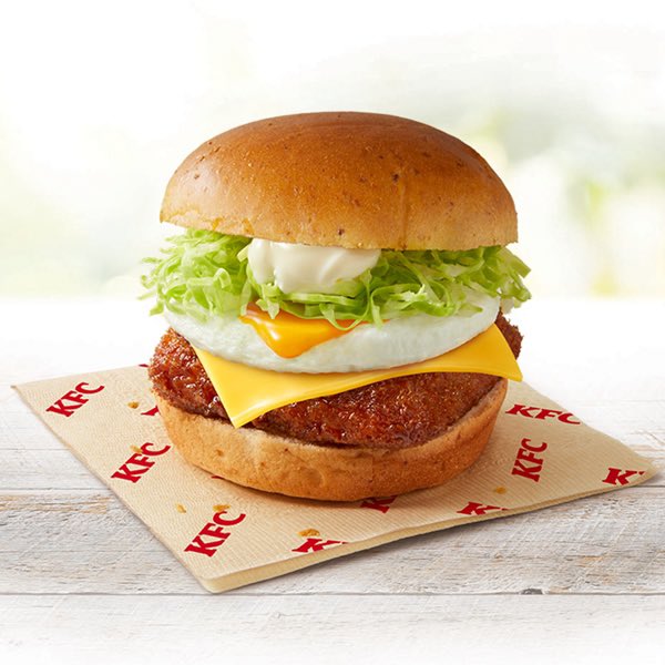 ______hnjs's tweet photo. ＼今年もこの季節が🍔🍳 ／

ケンタッキー

🥚とろ～り月見チーズフィレバーガー
🧀とろ～り月見チーズ和風カツバーガー
🥚とろ～り月見ツイスター
💛9年の時を経てエッグタルトがカムバック

🗓8月30日［数量限定］ https://t.co/s4bnHATU0y