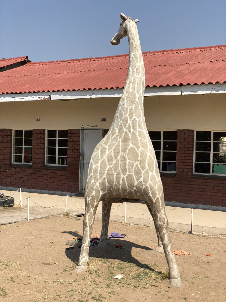 bogusbazil's tweet photo. This is my old primary which was also my polling station yesterday. 

The art? 😂 https://t.co/pfKrv0Xo05