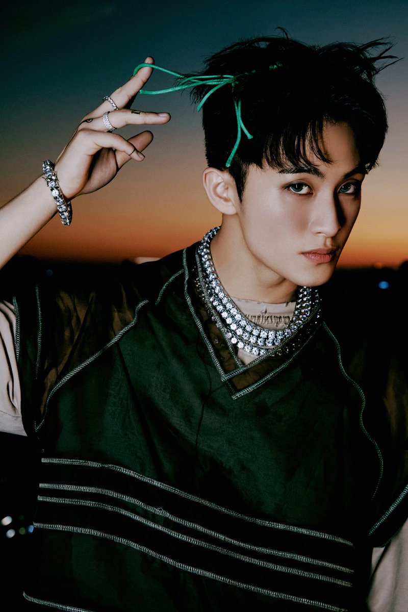 NCTsmtown's tweet image. NCT U &apos;Baggy Jeans&apos; #MARK 

【Golden Age - The 4th Album】
➫ 2023.08.28 6PM (KST)

Pre-order&amp;amp;save (🇺🇸🇨🇦9/29)
nct.lnk.to/GoldenAge

#NCT #NCTU #BaggyJeans
#NCTU_BaggyJeans #GoldenAge
#NCT_GoldenAge #NCT127 #NCTDREAM
#WayV #NCT_DOJAEJUNG