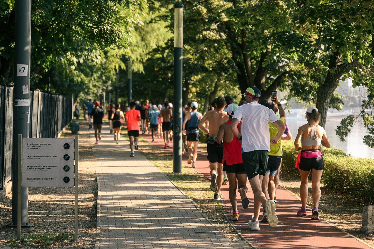 CitiusMag's tweet photo. The United Nations of Group Runs 🌍

Such a pleasure to share some miles, conversations, and breakfast with fellow track nerds from around the globe at the ASICS house. No matter where your from and who you root for, we all say the same thing — I ❤️ track and field! https://t.co/VgdZbU6UpY
