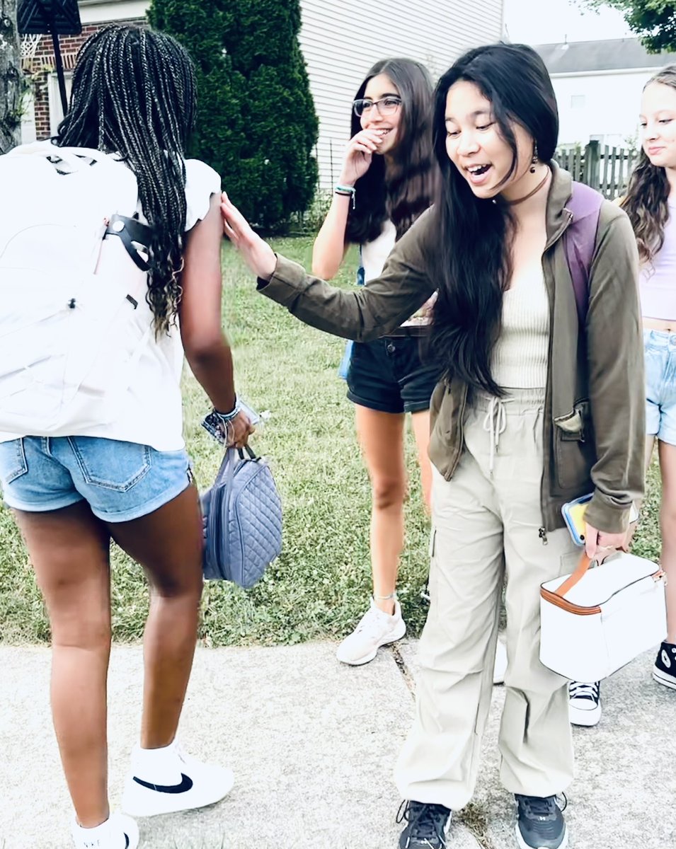 BellenTheBee's tweet photo. Out here in these 1st-day-of-school streets & about to step into 8th grade! Happy Back-to-School LCPS Family! Wishing everyone an amazing 1st day & the best year. #WeGotThis 😘❤️-Bellen
#backtoschool #ManyBeautifulColors #MorethanPeach #BeYouBRILLIANT https://t.co/fygOQem04g
