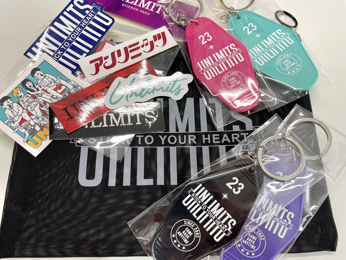 unlimits_jp's tweet image. 新作グッズ沢山作りました！

既存のグッズ(Tシャツ(サイズ欠けあり)、タオル、トートバッグ、CD)もあるだけ持っていきます！

八食は両日物販やります！

ライターは物販買ってくれたら欲しい人に一個あげます！(申告制)

すみません現金のみです！

宜しくお願いします！