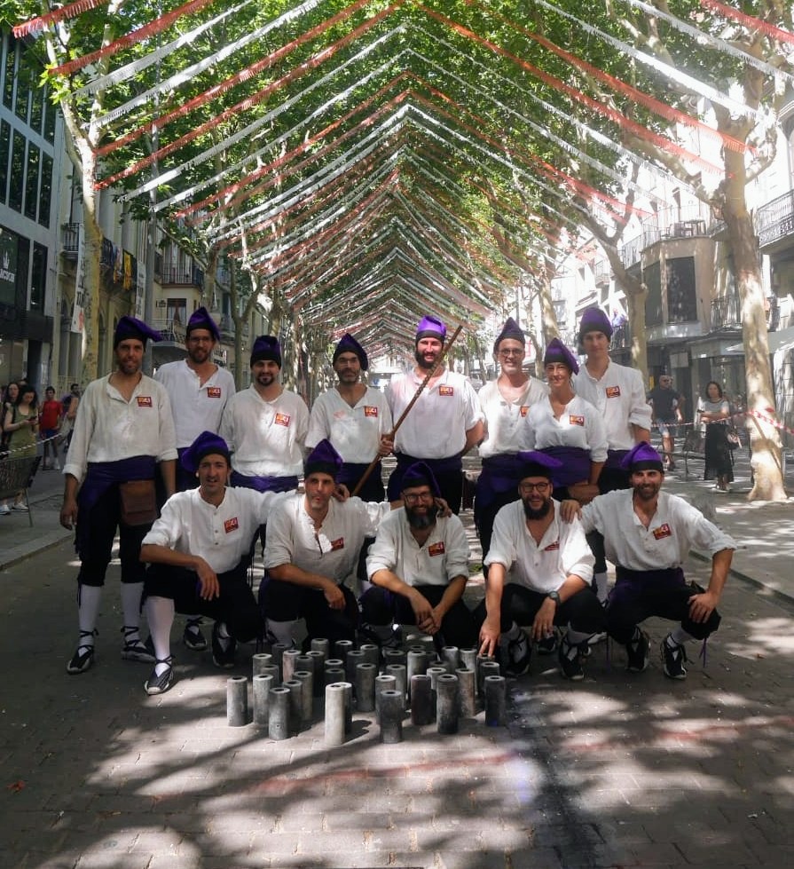 elsvoladors's tweet photo. El Tronaire 2023 és el Joan Domingo @joan_do Amb aquesta distinció Els Voladors hem volgut reconèixer la seva dedicació amb el teixit social i cultural de la ciutat així com el seu compromís polític local i de país. https://t.co/Fn6rrMJWin