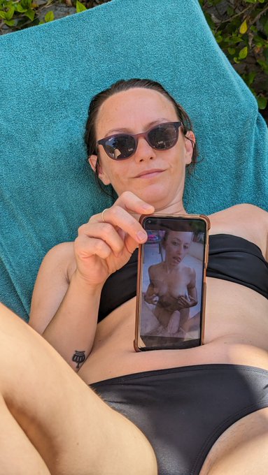 Oui j'ai eu droit a mon faciale hier 🔥😋  #laetiluxure #laeti_luxure #pipe #facial #pornamateur #mym #swame<a href="/tag/laetiluxure"class="tags">#laetiluxure</a><a href="/tag/facial"class="tags"><span>#facial</span></a><a href="/tag/pipe"class="tags"><span>#pipe</span></a><a href="/tag/milf"class="tags"><span>#milf</span></a><a href="/tag/mym"class="tags"><span>#mym</span></a><a href="/tag/vtc"class="tags"><span>#vtc</span></a><a href="/tag/pornamateur"class="tags"><span>#pornamateur</span></a><a href="/tag/milfsexy"class="tags"><span>#milfsexy</span></a>