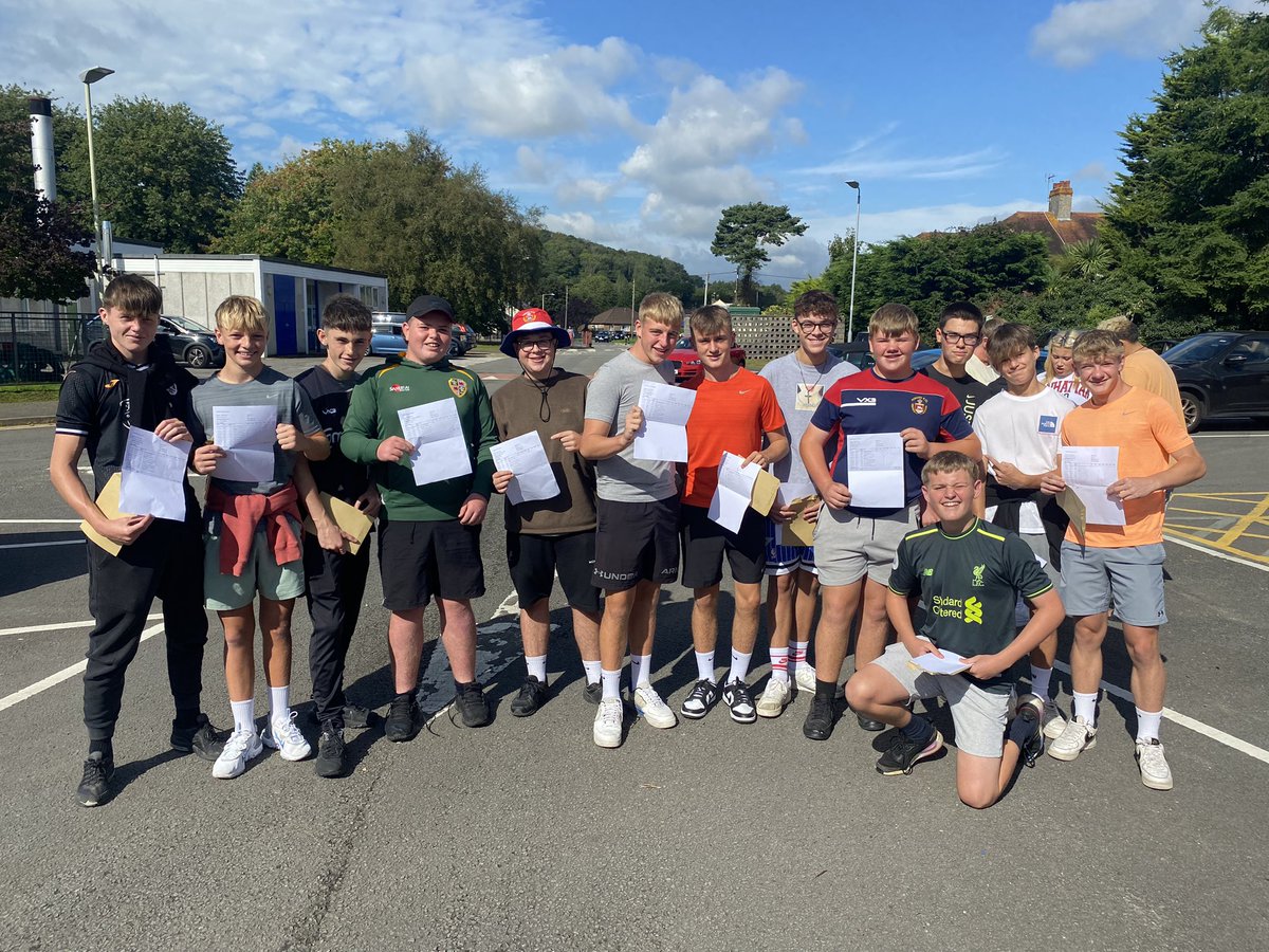 MullenJones's tweet image. Congratulations to years 10 and 11 for your incredible English results. We are so proud of you🎉👏🏻