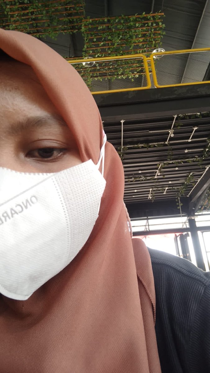 GeaID99's tweet photo. When gak mau kemana2, your sister mau hangout sama temennya tapi mendadak temennya gak jadi, akhirnya aku juga yang kena temenin dia hangout 😪 https://t.co/bSiG1pCXTu