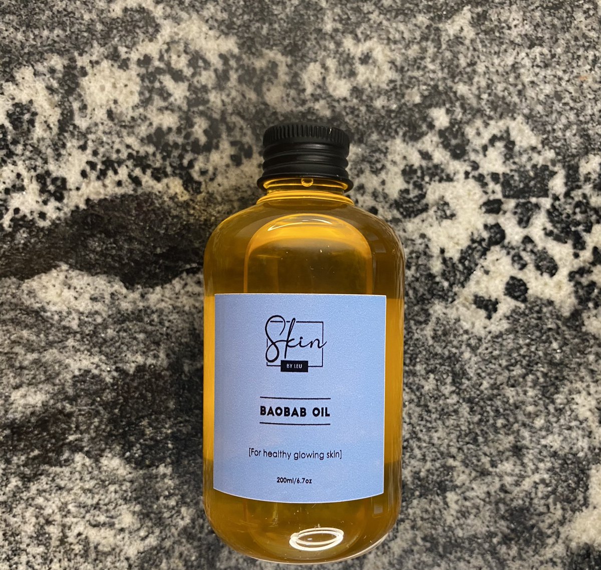 Skinco5's tweet photo. Body oils are an essential part of skincare, and it’s for you if you have really dry skin and want to keep moisture locked in or you have normal skin and want to keep your skin nourished and radiant for a long time.
Price: 5,500 naira https://t.co/Em8ggoXikI