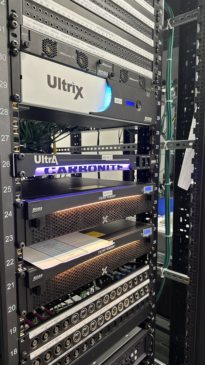 itcon4media's tweet photo. Beginnende Inbetriebnahme - die ersten Lämpchen fangen in der Regie und ZGR an zu glimmen und das Studio bekommt auch mehr Licht ..... Immer wieder spannend so etwas wachsen zu lassen
#itcon4media #rossvideo #brainstorm #infinitySet #Stryme https://t.co/qnK5sOhxY1
