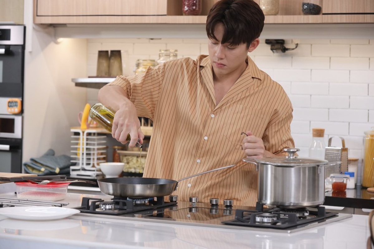 Prinfanclub's tweet photo. พรุ่งนี้มีนัดกันนะจ๊ะ 👨‍🍳👩‍🍳
Catch us in the new episodes of MarkKim + Chef on HBO and HBO GO tomorrow!! Epนี้เหมือนจะง่ายแต่ไม่ง่ายเลยจ้าาา 

 #MarkKimAndChef #HBOGO #MARKKIM #HBOGOTH #HBOGOASIA #mark_prin #หมากปริญ #หมากคิม 

Cr #kimmy_kimberley https://t.co/wNZ1AeiRCf