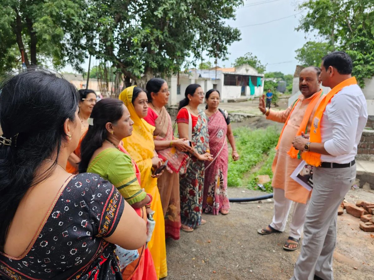 MlaPadvi's tweet photo. संपर्क से समर्थन...
प्रदेश विधानसभा चुनाव के उपलक्ष पिछले चार दिनों से संगठनात्मक समीक्षा कर रहे हैं!
इस दौरान पलसूद मंडल में जाकर जन सामान्य जनता से मिलकर संवाद करते हुए प्रवासी विधायक श्री राजेश जी पाडवी साहब.
.
.
#MPElection #MP #election #pansemal @BJP4MP @BJP4Maharashtra https://t.co/1kEBpcXkNV
