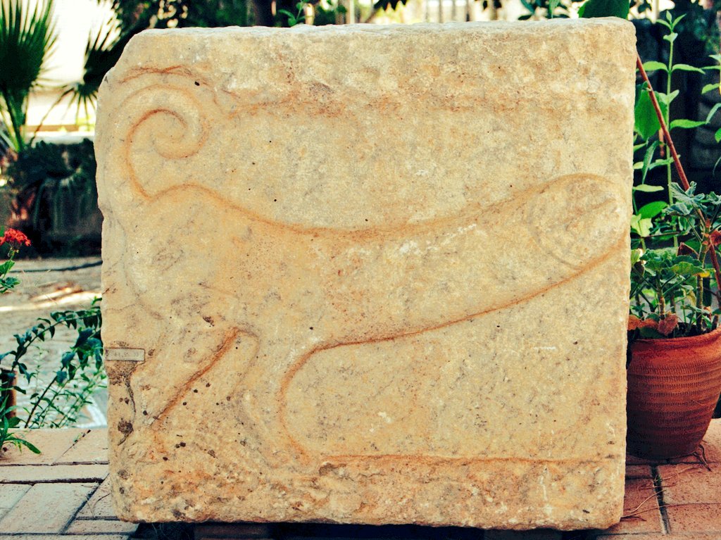 " Down! Bad Dog!" 🤣👀
Phallus, Ancient #Roman relief. #Ephesus Archaeological Museum.
#PhallusThursday