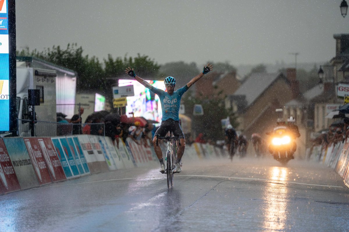 🥇 𝗬𝗘𝗦!!! Samuele Rivi wins the morning stage in the #TourPoitouCharentes! 🇫🇷👊