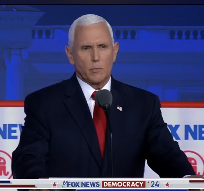 #Leadership is NOT the opposite of consensus <a href="/Mike_Pence/">Mike Pence</a> - great leaders use vision, values, and evidence to BUILD consensus. #GOPDebate