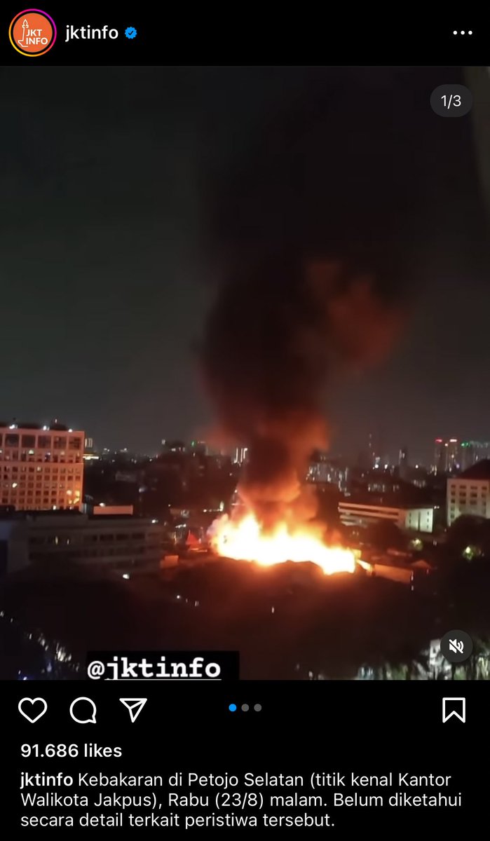inhayoo's tweet photo. Haloo semuaa

kemarin malam baru aja ada kebakaran di daerah petojo selatan, jakarta pusat dan aku barusan di dm salah satu mutualku barangkali disini ada yang mau membantu memberikan sumbangan pakaian bekas atau bantuan lainnya bisa langsung hubungi ke instagram @/shielafatika https://t.co/dLnP3SZuWI