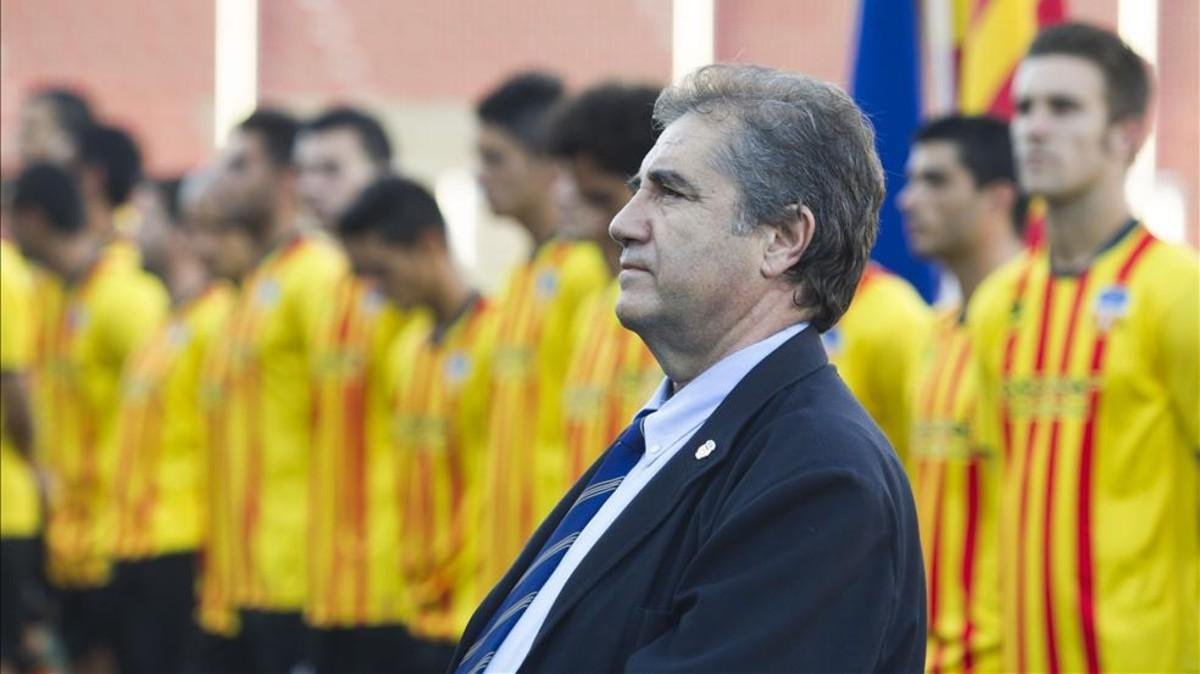 solofichajes123's tweet photo. 🗣️El presidente del @UESantandreu, Manuel Camino, tras pedir la dimisión de Rubiales en @RadioestadioN: "Las territoriales están compradas. Hay que limpiar la @RFEF y todas las territoriales contaminadas. Es ahora o nunca. Los clubes tenemos miedo. El Gobierno tiene que tomar medidas, si nos abandona tendremos represalias con arbitrajes, documentación..."