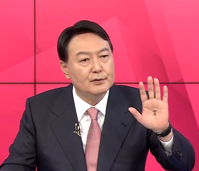 이런 걸 뽑아놓은 미친새끼들이 만든 세상에서 언제까지 살아야 되냐