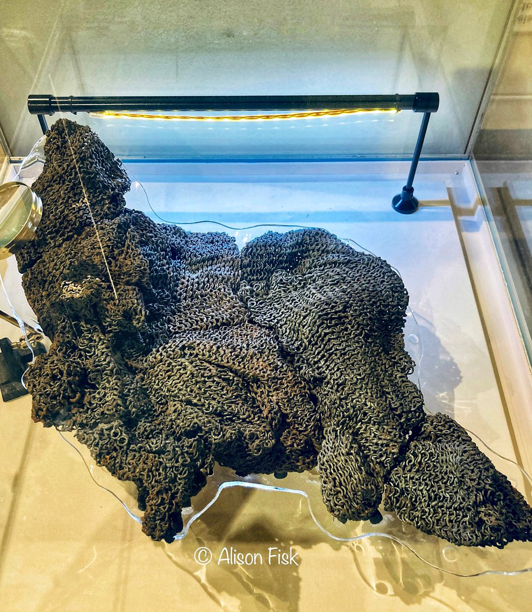 AlisonFisk's tweet image. This rare 1,700 year-old Roman soldier’s complete mail shirt is made from over 50,000 iron links and is the best preserved in Britain.

Excavated from a barrack block at Arbeia Roman Fort, South Shields, in 1997. On display Arbeia site museum.

#RomanFortThursday
#Archaeology
