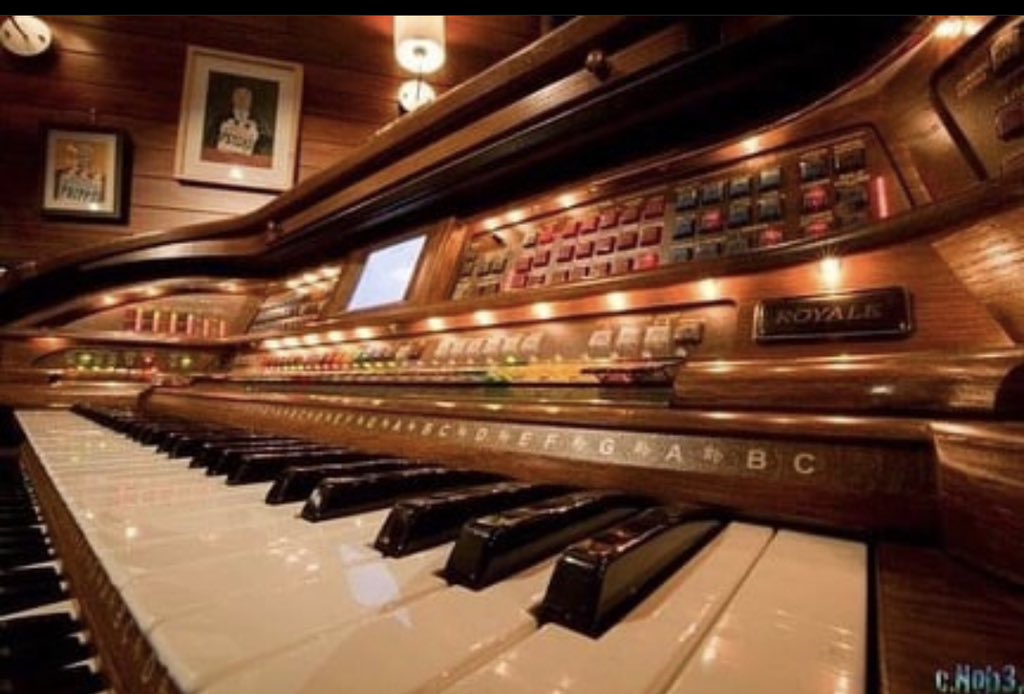 elitemusical_'s tweet photo. LOWREY Organ Available
Njoo DM tuongee au Piga sim 0714125511 kwa maelezo zaidi.
#music #keyboard #piano #pianist #musicplayer #musical
#kinanda #music #musician https://t.co/xrdSWiVwGM