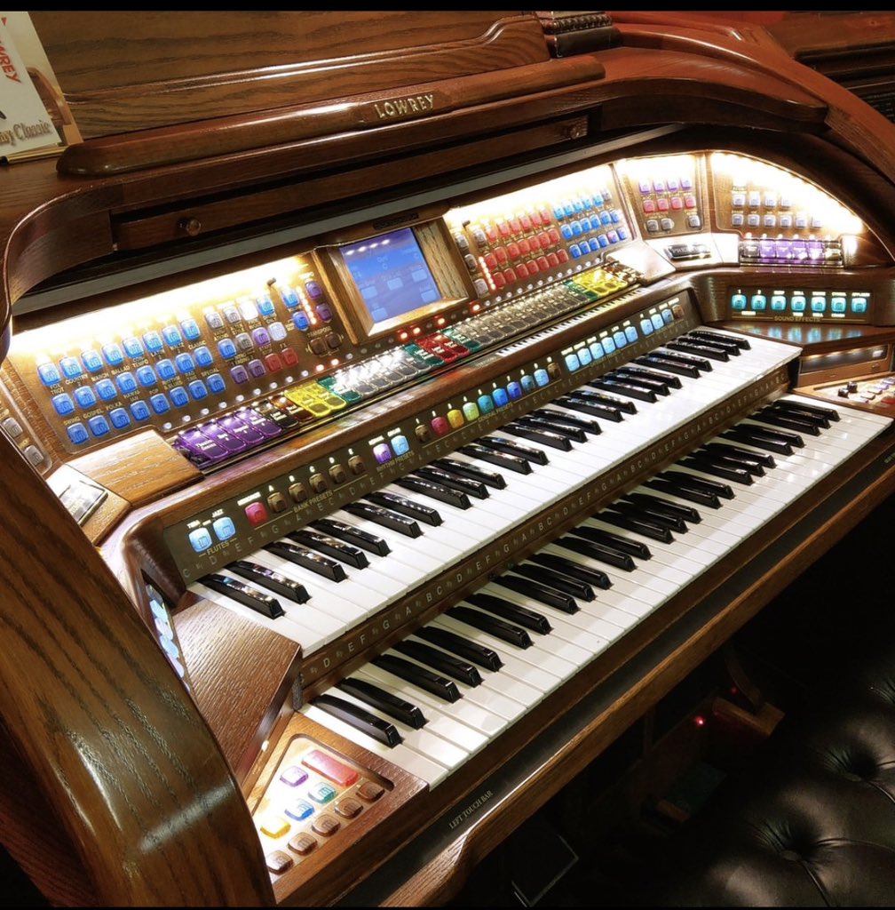 elitemusical_'s tweet photo. LOWREY Organ Available
Njoo DM tuongee au Piga sim 0714125511 kwa maelezo zaidi.
#music #keyboard #piano #pianist #musicplayer #musical
#kinanda #music #musician https://t.co/xrdSWiVwGM