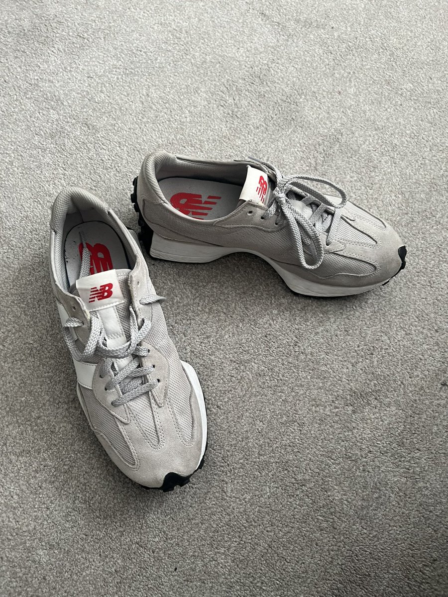 MillerLewis's tweet photo. @NewBalanceUK @newbalance 2 months old and already splitting! Can someone contact me about this please! https://t.co/yW3Ra59OM3