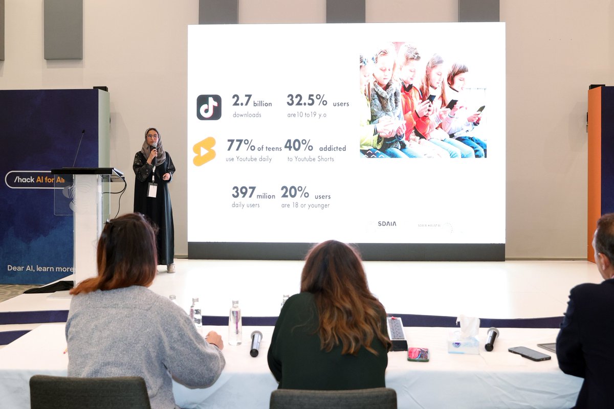 KAUSTStartups's tweet photo. Igniting the stage with innovation!
The energy was electric as our exceptional students confidently presented their groundbreaking ideas at #HackAIforAll
Each pitch was a testament to their creativity and dedication🌐🌟
#KAUST #DearAI https://t.co/biaQWthE2H