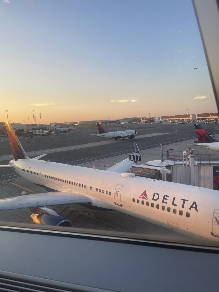 Ebomb14's tweet photo. Great morning to be traveling with @Delta !!’ https://t.co/ikTVAI9u1R