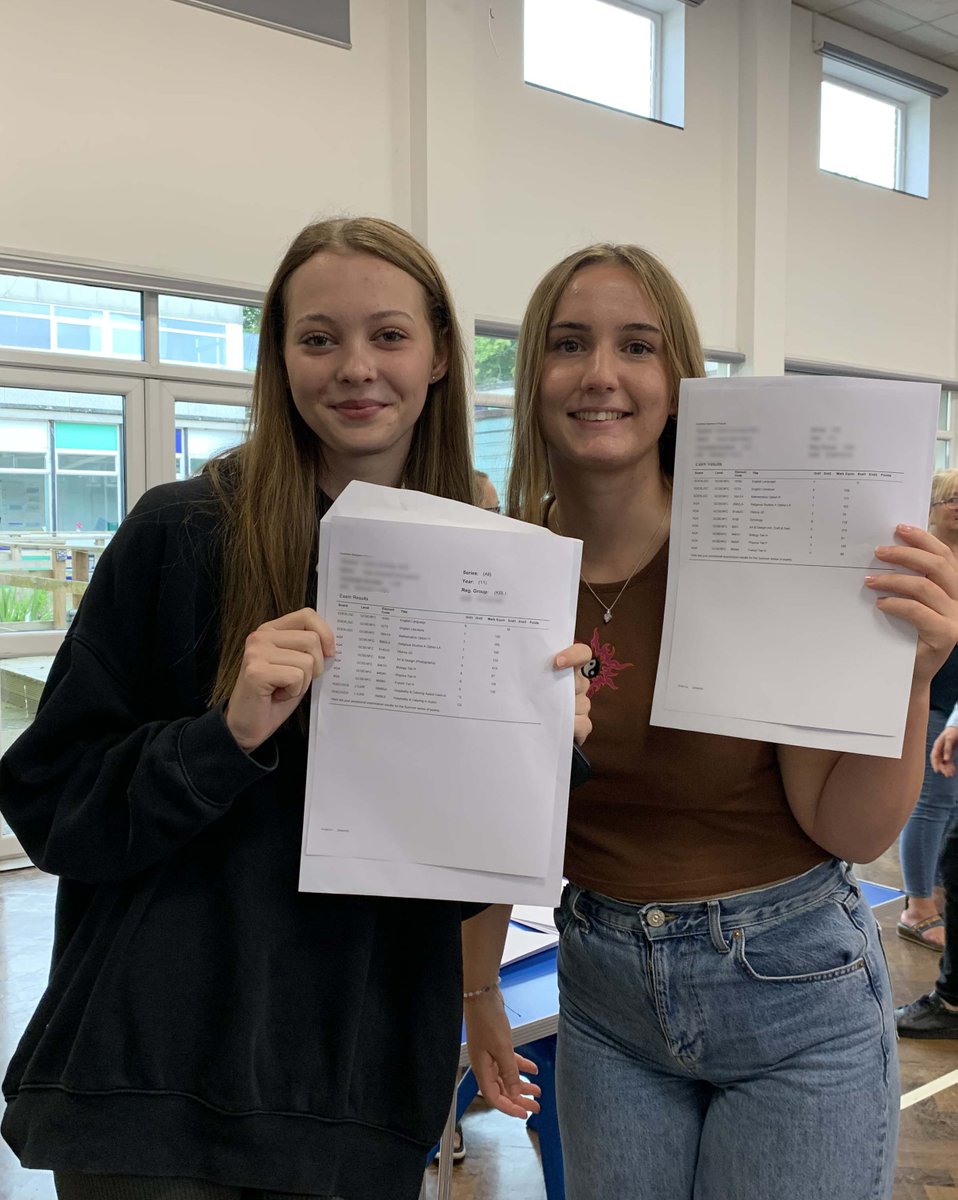 RegentsParkCC's tweet photo. 📜 RESULTS  DAY 🎓

It was lovely to see Year 10 and 11 students this morning to celebrate their GCSE results! Well done to all students. https://t.co/1cENsICAvg https://t.co/2IuNH583oN
