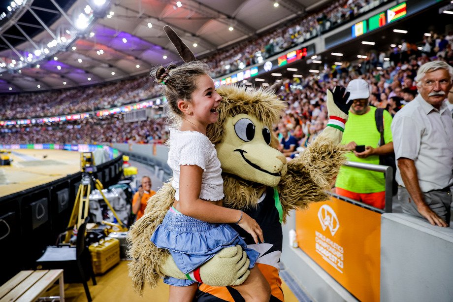 ❗️According to the aggregate figures, the audience of <a href="/wabudapest23/">World Athletics Championships Budapest 23</a> has reached and is expected to exceed the audience of the 2017 World Athletics Championships in London. Budapest is forecast to break the record of more than one billion spectators worldwide and the highest ever
