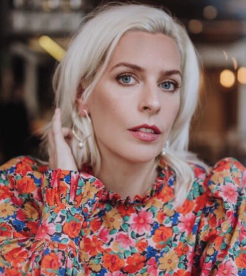 Pre-order a SIGNED & DEDICATED copy of the new novel from @sarapascoe WEIRDO is the upcoming novel from writer, comedian, actor and presenter Sara Pascoe Order by Weds 30th and you can request your name in the book + Sara’s signature foxlanebooks.co.uk/product-page/p…