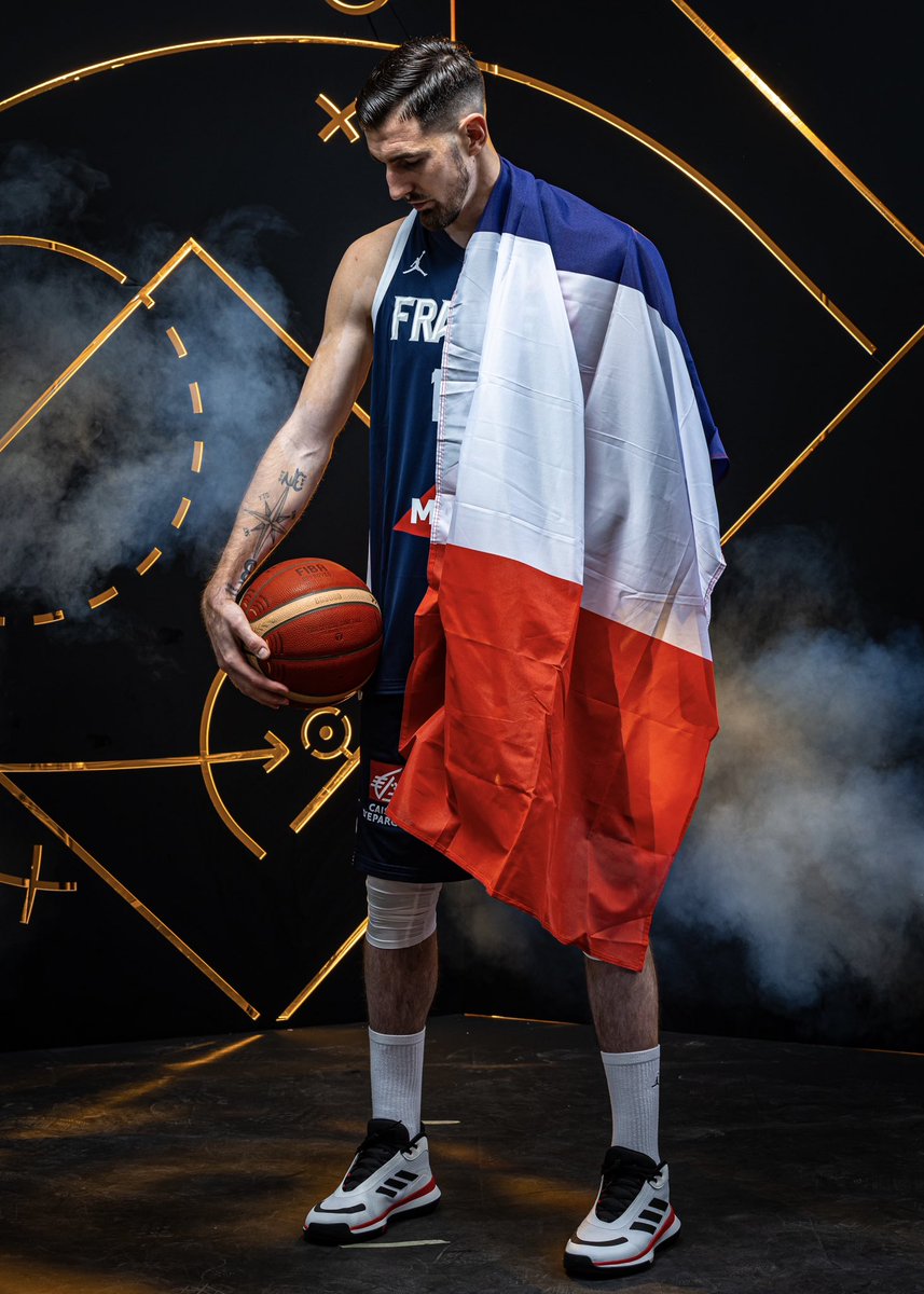 NandoDeColo's tweet photo. 🔵⚪️🔴 @FRABasketball @FIBAWC https://t.co/RJMJNlDq26