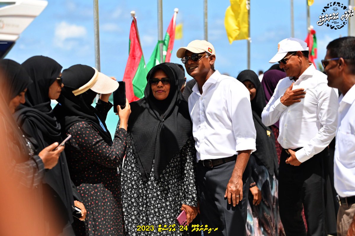Wahdhaan's tweet photo. ރ.އިންނަމާދޫ📍
MDP Presidential Candidate President Ibu campaigns in Maalhosmadulu Uthuruburee #Innamaadhoo
3️⃣☑️ 🟨🟩🟧
#IbuAslam2023
#UfaaveriAmaanRaajje
#BuneeNuvaaney
#votemdp
@MDPSecretariat @SecretariatMDA @AdhaalathOffice https://t.co/lRI3BowVUb