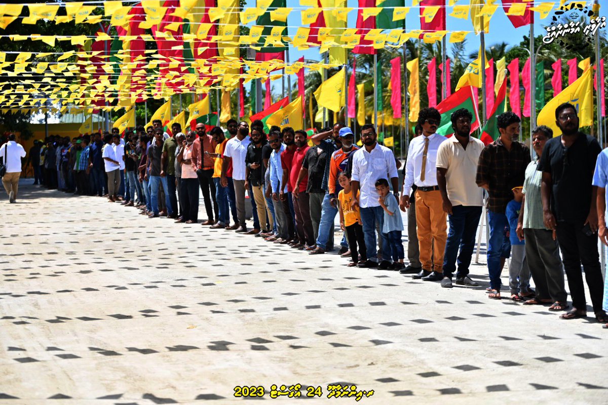 Wahdhaan's tweet photo. ރ.އިންނަމާދޫ📍
MDP Presidential Candidate President Ibu campaigns in Maalhosmadulu Uthuruburee #Innamaadhoo
3️⃣☑️ 🟨🟩🟧
#IbuAslam2023
#UfaaveriAmaanRaajje
#BuneeNuvaaney
#votemdp
@MDPSecretariat @SecretariatMDA @AdhaalathOffice https://t.co/lRI3BowVUb