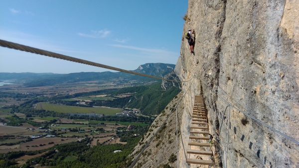 Nat_experience's tweet photo. Vols un pla divertit per fer amb els teus amics i amigues? Una via ferrada és una opció 💯

Entra a la pàgina web d'@AltitudExtrem i descobreix totes les que ofereixen 👉 https://t.co/jsBpY7njYQ

#viaferrada #naturexperiencecat https://t.co/f9CNO6H2ry