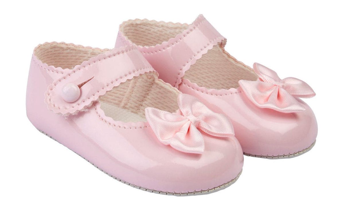 JuniorJungle's tweet photo. Amelia baby shoes in black, pink, red, cream, and white. In stock now price £10.00.
https://t.co/EPquNVRN9g https://t.co/5mo55o4kWe