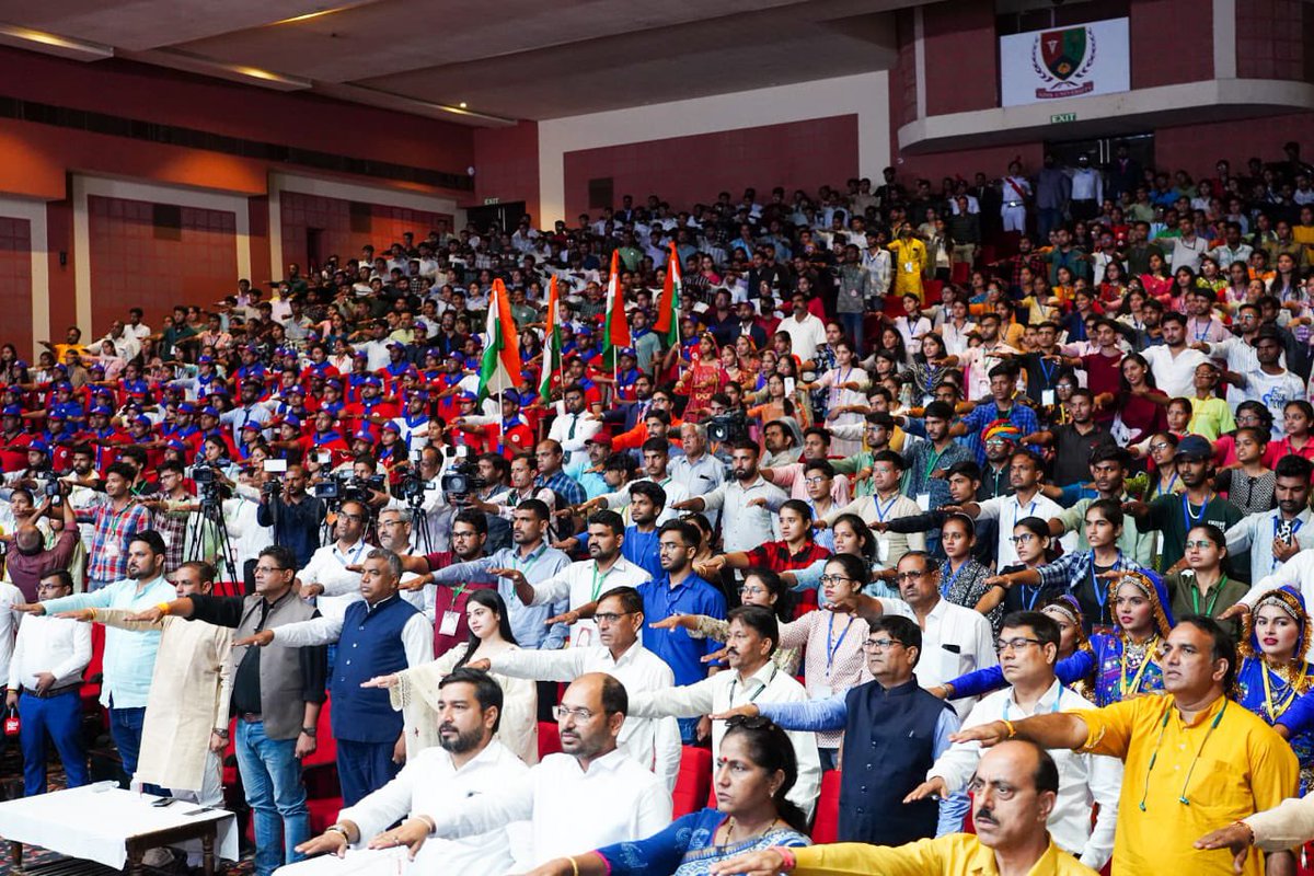 ianuragthakur's tweet photo. युवाओं की बात, युवाओं के साथ 

जयपुर के NIIMS विश्वविद्यालय में राज्य स्तरीय युवा उत्सव- India at 2047 में देश के युवाओं से संवाद कर अनुभव मिला कि देश सकारात्मक ऊर्जा से सही दिशा में आगे बढ़ रहा है। 

पिछले नौ वर्षों में, मोदी सरकार ने शिक्षा, कौशल विकास, उद्यमिता और खेल को अपने एजेंडे में सबसे आगे रखकर युवा विकास में महत्वपूर्ण प्रगति की है। माननीय प्रधानमंत्री श्री @narendramodi जी का सपना है, जब हम 2047 में आजादी के 100 साल पूरे होने का जश्न मनाएँगे, तो हम भारत को एक सशक्त, समृद्ध और विकसित अर्थव्यवस्था के रूप में निश्चित ही पाएँगे और इस सपने को साकार करने में हमारी युवाशक्ति की सबसे बड़ी भूमिका रहने वाली है।