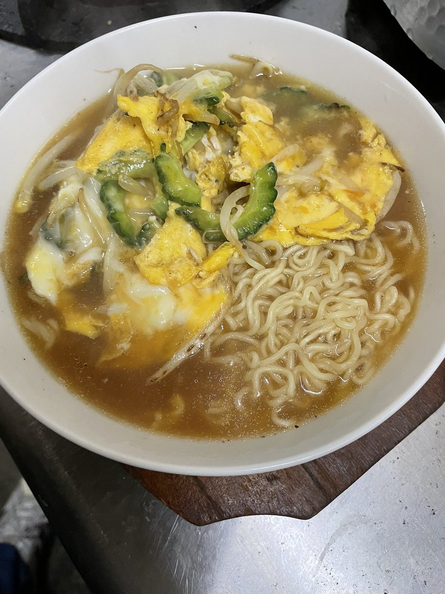 mutumon740's tweet photo. さ、今日から夜営業スタート！頑張ろう。
先ずは賄い食べて…と。
#久留米市 #久留米 #六ツ門 #カラオケ #BAR  #飲む  #歌う #語る #笑う #アットウィル #想いのままに #片麻痺マスター #障害あっても前進 https://t.co/6ZlYKRoPfT