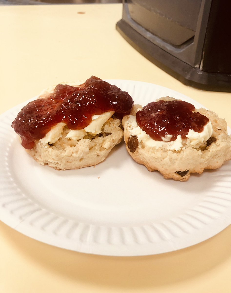 #WexhamCardiology #CathLab treat😎 Is Sconegate 😋better than 🍩 gate? <a href="/nav4879/">Navin Chandra 🫀</a> <a href="/Satnam_Cardio/">Satnam</a> <a href="/DrNBriceno/">Natalia Briceno</a>