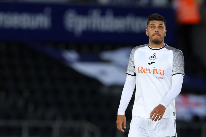 FootyAccums's tweet image. BREAKING: Leeds have agreed a £12m fee for Swansea striker Joel Piroe. 

The deal is expected to be completed today.

[Simon Jones/Daily Mail]