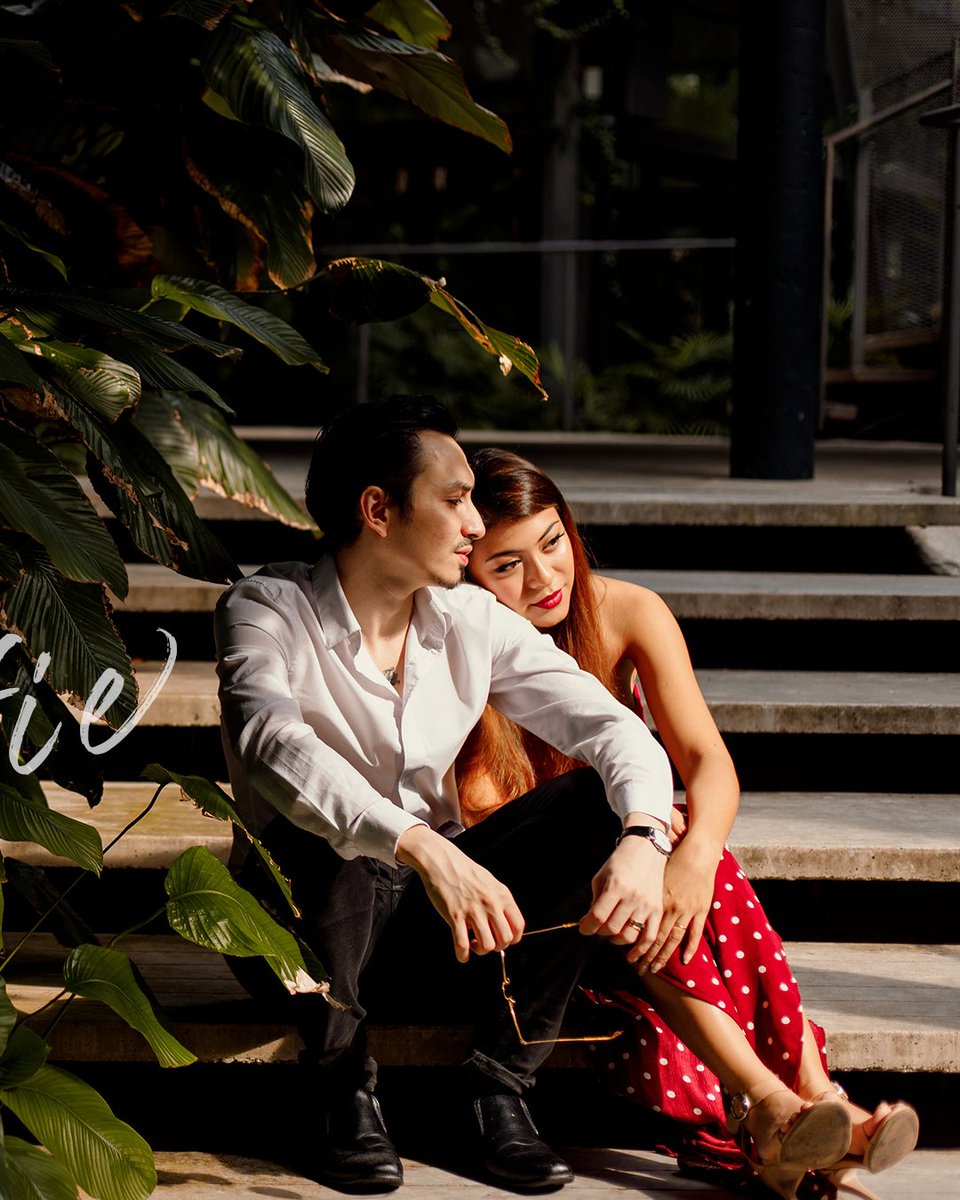 tepasire's tweet photo. When you're in love, it's hard to keep the surprise from showing.

#tepasire #couple #couplelove #coupleportraits #love #engagement #engagementring #propose #bride #bridetobe #marriage #family https://t.co/usiZ7ei1J3