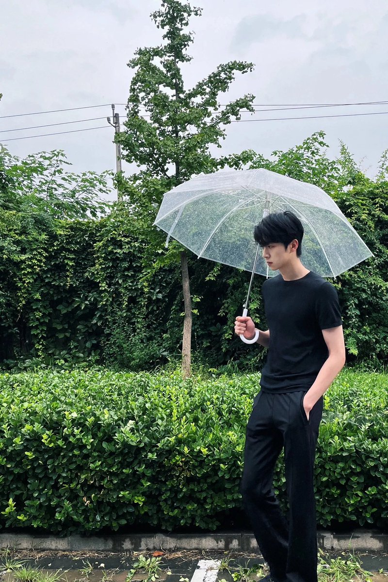 pamz3's tweet photo. 24.08.2023 ：张嘉元’s 小红书

เชื่อมเสื้อยืดดำมาไว้บนตัว
แบร่แบร่แบร่ก็(จะ)ไม่เปลี่ยน
#.วันนี้เหมาะที่จะออกไปข้างนอก
#.นักเฝ้าดูถนน #.allblack https://t.co/hvNQchNlej