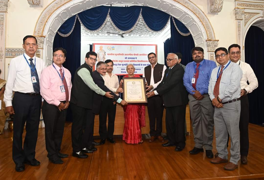 smslucknow.ac.in
Hon'ble Governor of Uttar Pradesh , Smt. Anandiben Patel met Leadership team of SMS Lucknow along with NAAC IQAC Coordinators in presence of Prof. J.P.Pandey, Hon'ble Vice Chancellor of Dr. APJAK  University in Raj Bhavan on 23rd August'2023.