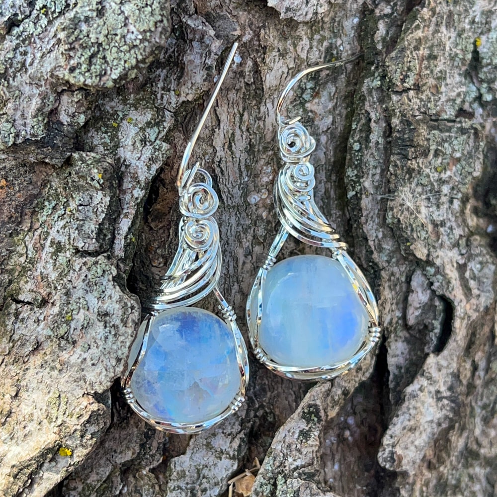 RRainbowJewelry's tweet image. Moonstone is a beautifully reflective stone that is excellent for working with intuition, insight, and dreams.

ritasrainbowjewelry.com/product/rainbo…

#moonstonelover #moonstonejewellery #moonstonejewelry #moonstoneearrings