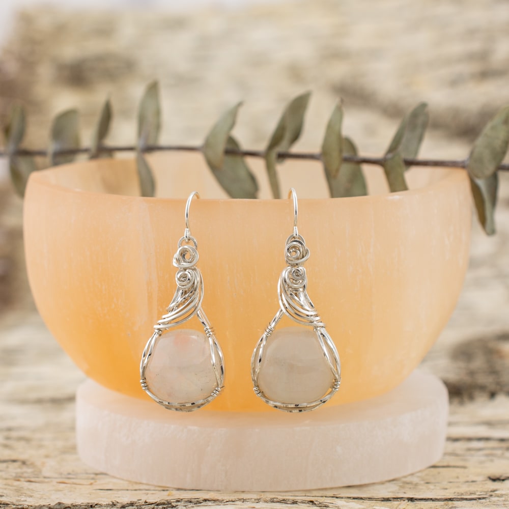 RRainbowJewelry's tweet image. Moonstone is a beautifully reflective stone that is excellent for working with intuition, insight, and dreams.

ritasrainbowjewelry.com/product/rainbo…

#moonstonelover #moonstonejewellery #moonstonejewelry #moonstoneearrings