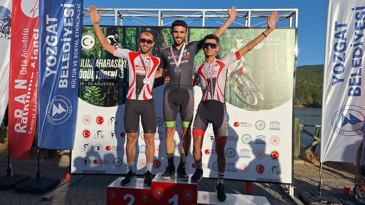 Bisiklet sporcularımız Emre Yuca, Azize Bekar ve Furkan Akçam Yozgat’ta gerçekleştirilen MTB Cup Dağ Bisikleti müsabakalarına damga vurdu 🚴🏽‍♀️🚴🏽🚴🏽‍♂️🏆

Sporcularımızı tebrik ediyor, başarılarının devamını diliyoruz 👏🏼😌

#BisiketŞehriSakarya #AvrupaSporŞehriSakarya